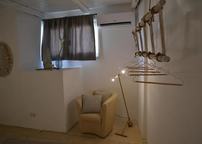 Upstairs - Lazy Terrace * לצ'ה