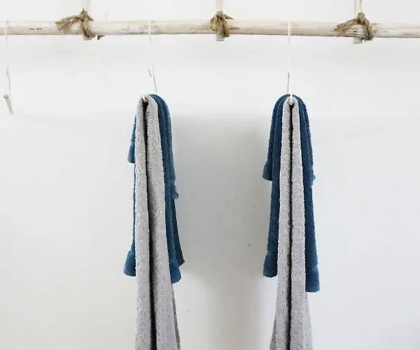 Upstairs - Lazy Terrace * לצ'ה