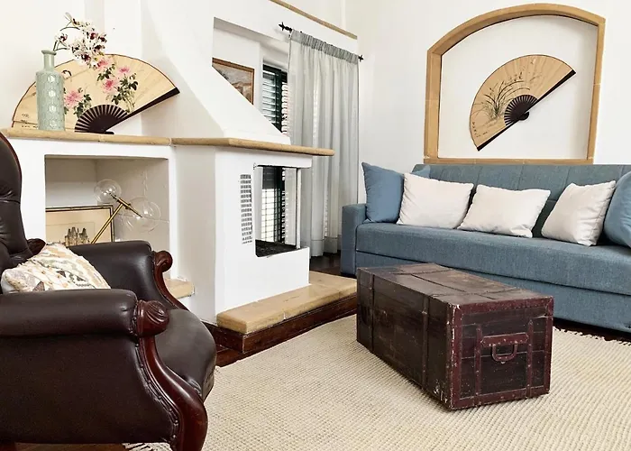 Upstairs - Lazy Terrace לצ'ה